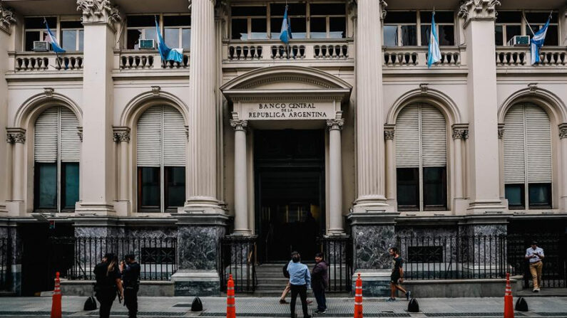 Vista de la fachada del Banco Central de La República Argentina, en una fotografía de archivo. EFE/Juan Ignacio Roncoroni