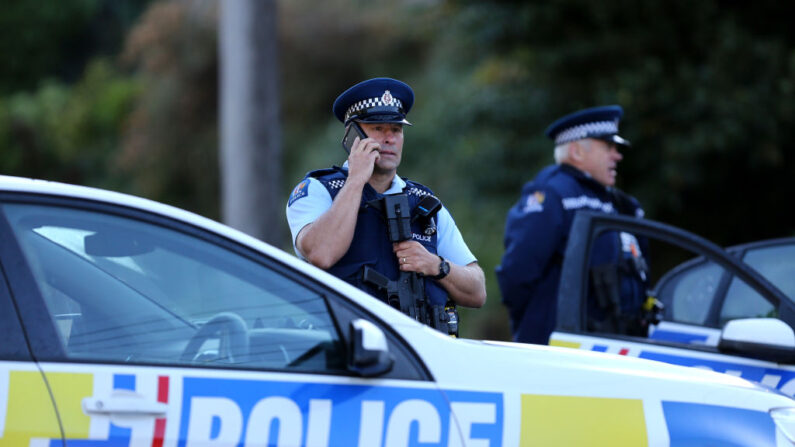 Agentes de policía de Nueva Zelanda se ven en una fotografía de archivo. (Dianne Manson/Getty Images)