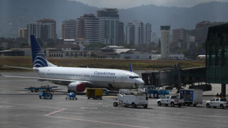 Guatemala suspende vuelos internacionales debido a una densa niebla