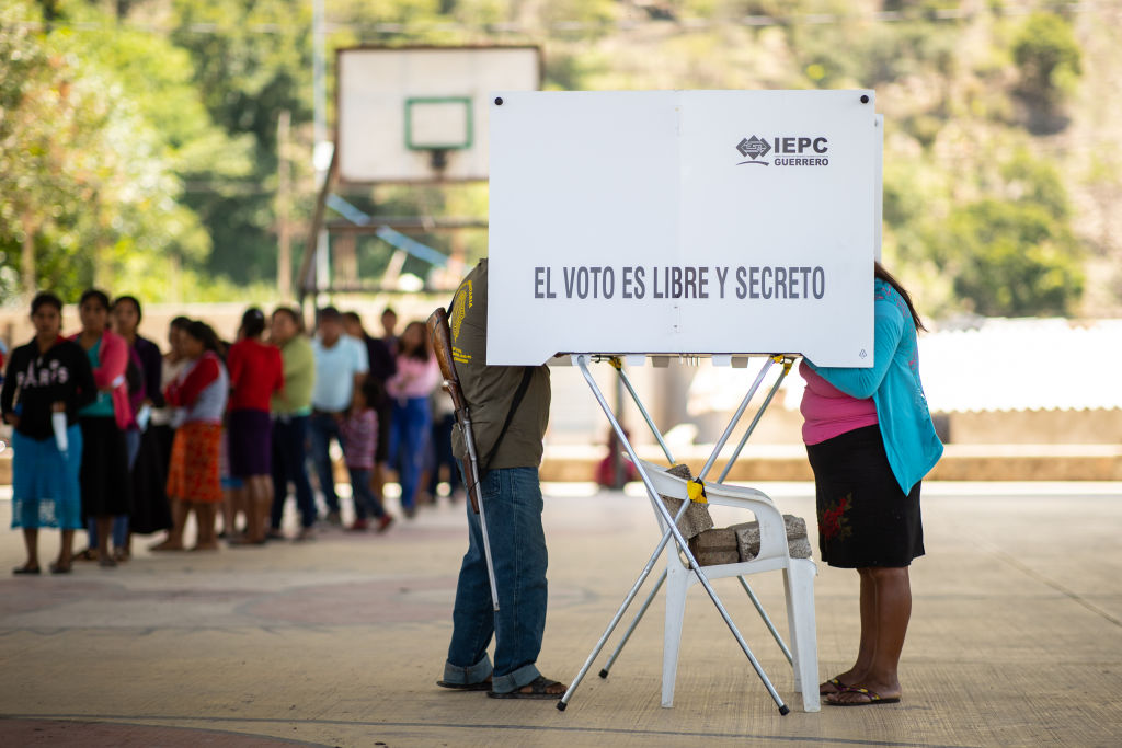 Instituto electoral de México inicia voto anticipado para discapacitados y presos