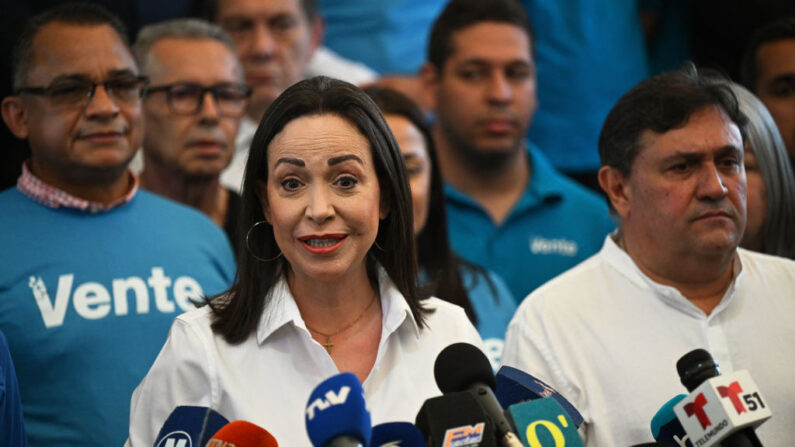 La líder opositora venezolana, María Corina Machado, habla durante una rueda de prensa en la sede de su partido en Caracas (Venezuela), el 6 de diciembre de 2023. (Federico Parra/AFP vía Getty Images)