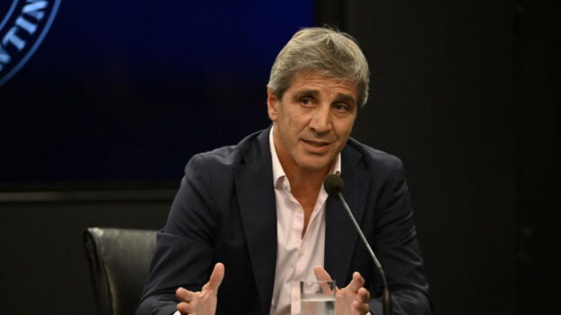 Ministro de Economía argentino viaja a Washington a las reuniones de primavera del FMI