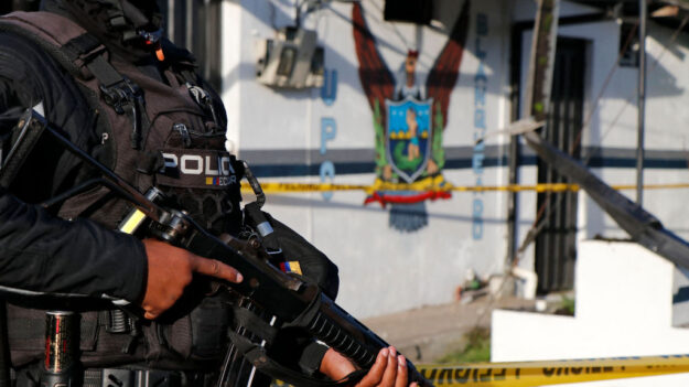 Asesinan a otro alcalde en Ecuador bajo el «conflicto armado interno» declarado por Noboa
