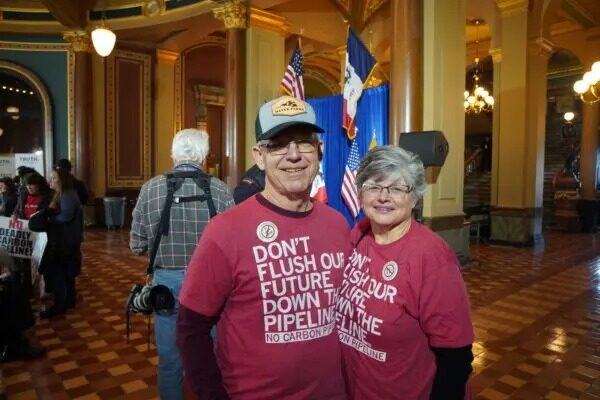 Allen y Christie Hayek en el Capitolio del Estado de Iowa el 10 de enero del 2024. (Nathan Worcester/The Epoch Times)