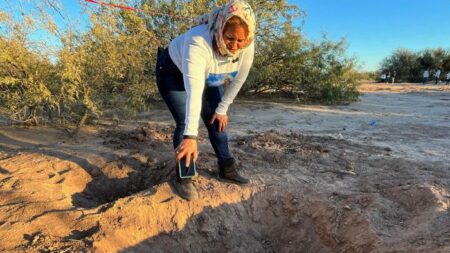 Madres buscadoras actualizan a 30 el total de de fosas clandestinas halladas en Sonora