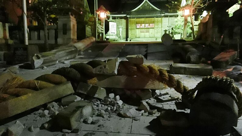 Daños en el Santuario Onohiyoshi tras un fuerte terremoto en Kanazawa, Japón central, el 01 de enero de 2024. (EFE/EPA/JIJI PRESS JAPAN)