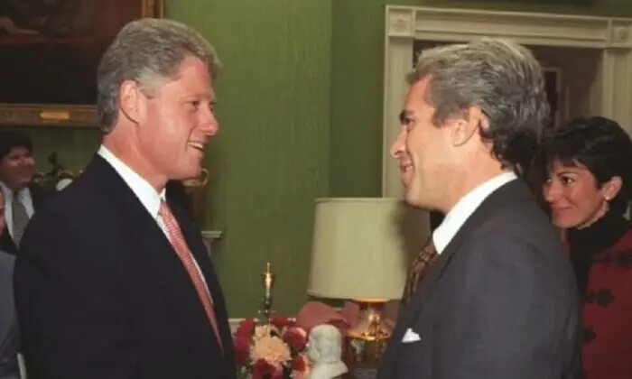 El entonces presidente Bill Clinton recibe a Jeffrey Epstein y Ghislaine Maxwell en la Casa Blanca en una imagen de archivo de 1993. (Biblioteca Presidencial William J. Clinton)