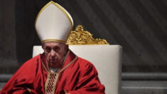 El Vaticano «se rinde» a la oposición por bendecir a las parejas homosexuales