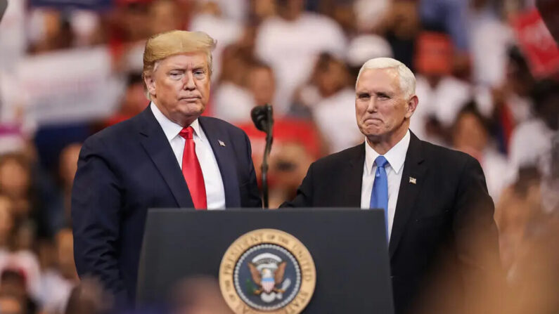 El presidente Donald Trump y el vicepresidente Mike Pence durante un acto de campaña en Sunrise, Florida, el 26 de noviembre de 2019. (Joe Raedle/Getty Images