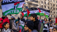 Protestas pro-palestinas casi traspasan puerta de la Casa Blanca en pelea con policía antidisturbios