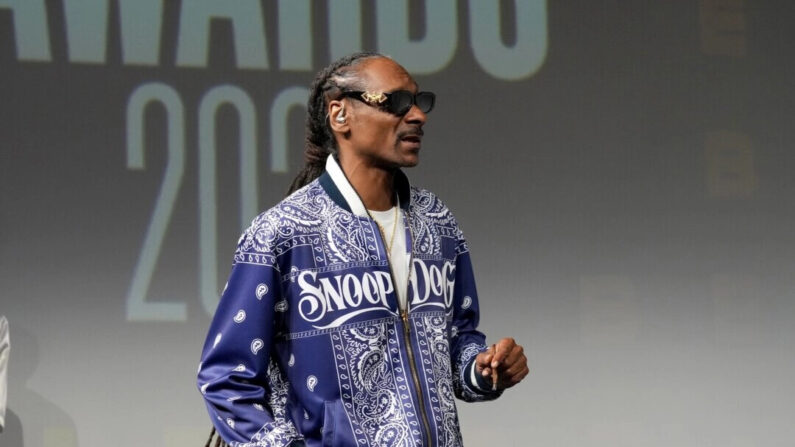 Snoop Dogg se presenta en un escenario de Los Ángeles, California, el 24 de junio de 2023. (Bennett Raglin/Getty Images para BET)
