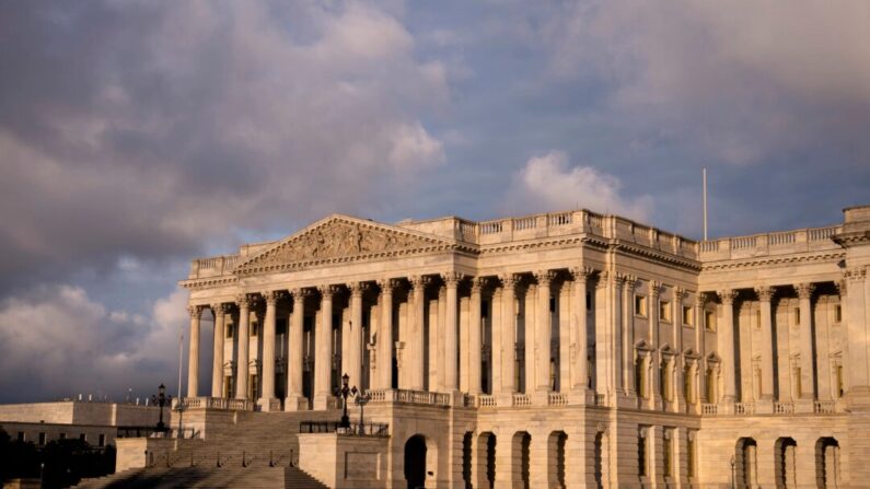 La parte de la Cámara de Representantes del edificio del Capitolio de EE.UU. se ve al amanecer en Washington el 31 de julio de 2023. (Madalina Vasiliu/The Epoch Times)
