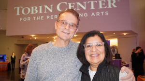 El público de San Antonio encuentra inspiradoras y bellas a las historias danzadas en Shen Yun