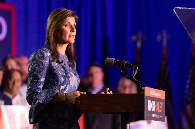 La candidata presidencial Nikki Haley se dirige a sus partidarios en Concord, New Hampsire, el 23 de enero de 2024. (John Fredricks/The Epoch Times)