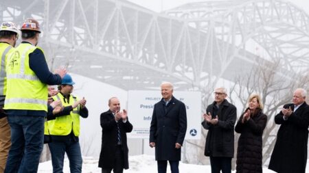 Biden anuncia inversión de USD 5000 millones en infraestructuras de transporte durante visita a Wisconsin