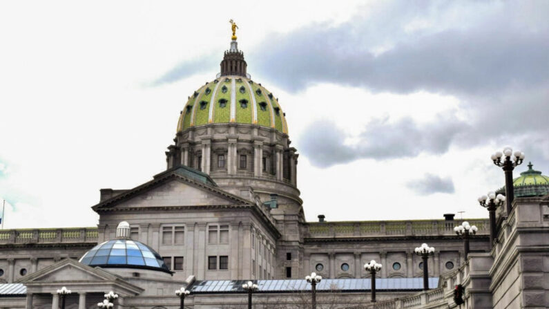 El edificio del Capitolio de Pensilvania en Harrisburg, Pensilvania, en enero de 2023. (Beth Brelje/The Epoch Times)
