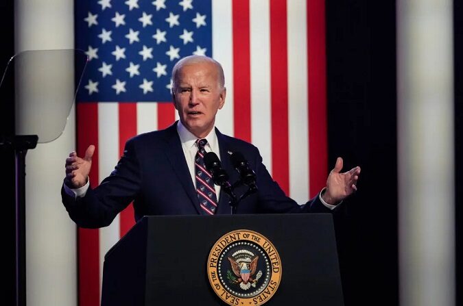 El presidente de EE.UU. Joe Biden habla durante un acto de campaña en el Montgomery County Community College el 5 de enero de 2024 en Blue Bell, Pensilvania. (Drew Angerer/Getty Images)