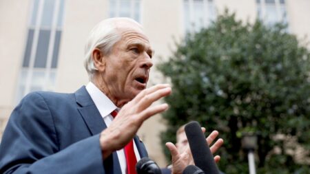 Peter Navarro dice que su apelación podría ser un precedente en la SCOTUS sobre el privilegio ejecutivo