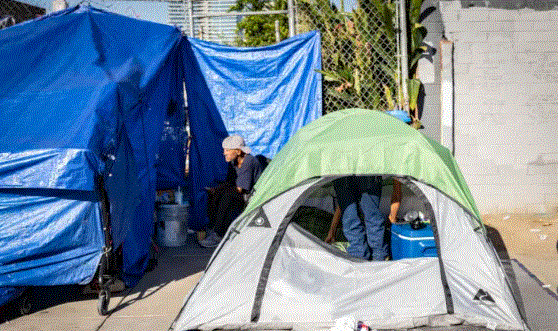 Un campamento de indigentes en San Diego, California, el 4 de octubre de 2023. (John Fredricks/The Epoch Times)