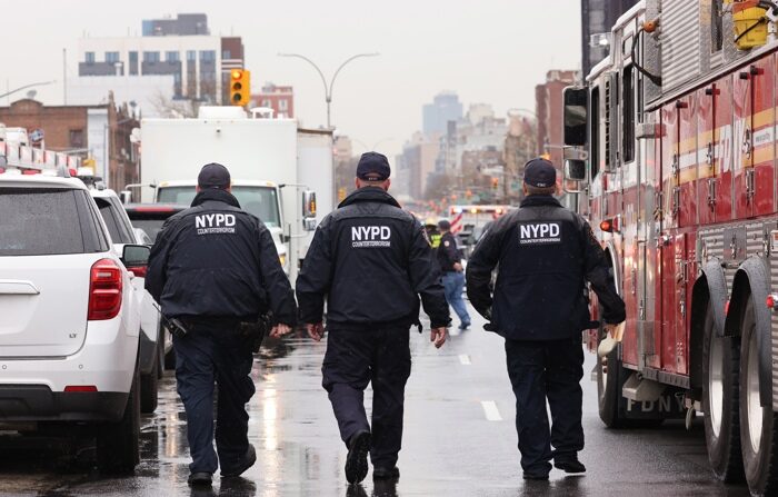 El Departamento de la Policía de Nueva York informó el lunes a los medios de que las víctimas del tiroteo en el metro de Bronx, incluyendo las lesionadas, tienen un rango de entre 14 y 71 años de edad. Imagen de archivo. (EFE/EPA/JUSTIN LANE)