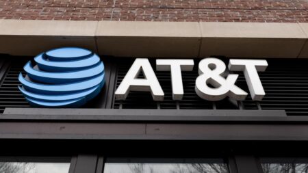 Director ejecutivo de AT&T se disculpa con clientes por interrupción del servicio