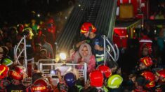 Al menos 43 muertos y 20 heridos deja un incendio en un edificio comercial en Bangladesh
