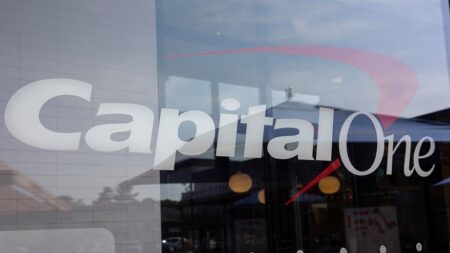 Banco estadounidense Capital One adquiere Discover por 35,000 millones de dólares