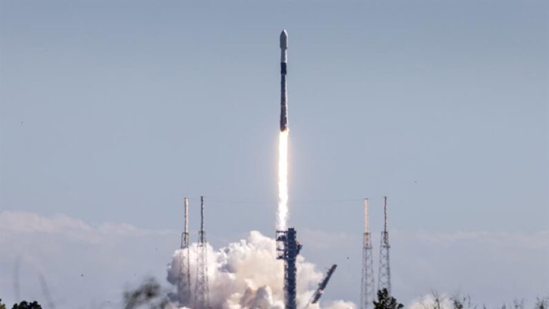 Fotografía de archivo del cohete Falcon 9. EFE/EPA/Cristobal Herrera-Ulashkevich