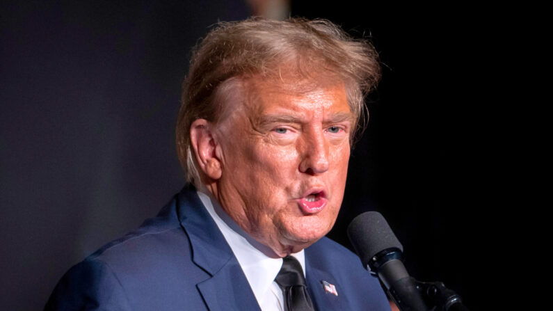 El expresidente Donald J. Trump en un evento organizado por Trumpettes USA en el Mar-a-Lago Club en Palm Beach, Florida, el 10 de febrero de 2024. (Madalina Vasiliu/The Epoch Times)
