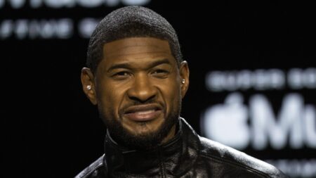 Usher se une a Universal para lanzar serie dramática, tras su participación en el Super Bowl