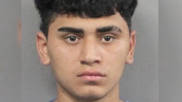 Ángel Matías Castellanos-Orellana, de 19 años, un inmigrante ilegal y sospechoso de un robo a mano armada y de la violación de una niña de 14 años en Luisiana. (Cortesía del Departamento de Policía de Kenner)
