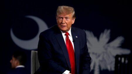 Trump dice que está obligado a debatir con Biden, independientemente de las encuestas