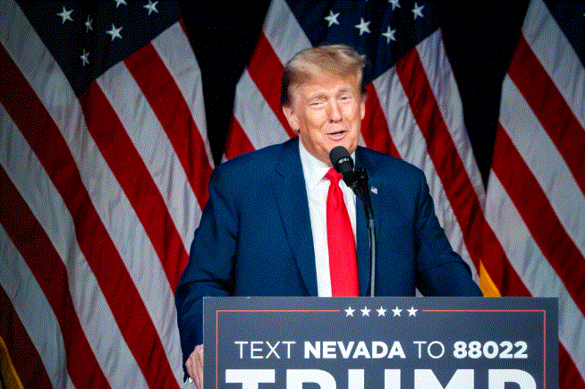 El expresidente Donald Trump habla en Treasure Island Resort & Casino después de los resultados del caucus de Nevada en Las Vegas, Nevada, el 8 de febrero de 2024. (Madalina Vasiliu/The Epoch Times)