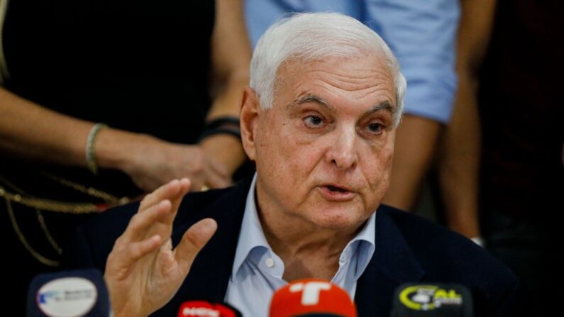 El expresidente de Panamá (2009-2014) Ricardo Martinelli habla durante una rueda de prensa en la sede del partido Realizando Metas en Ciudad de Panamá (Panamá), el 27 de junio de 2023. (Roberto Cisneros/AFP vía Getty Images)