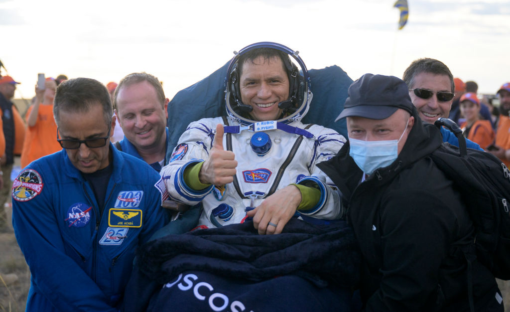 Astronauta Frank Rubio recibe condecoración del Ejército de EE.UU. por su hazaña espacial