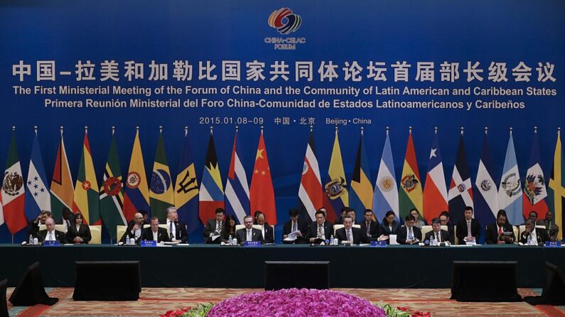 El régimen chino busca dominar su posición geopolítica en América Latina a través de inversiones, especialmente en puertos de aguas profundas, infraestructura espacial y minería de minerales críticos. (Rolex Dela Pena/AFP vía Getty Images)