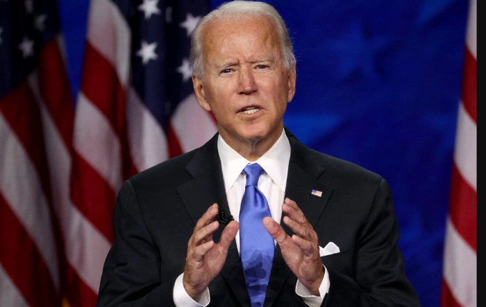 El candidato presidencial demócrata Joe Biden pronuncia su discurso de aceptación en la cuarta noche de la Convención Nacional Demócrata desde el Chase Center en Wilmington, Delaware, el 20 de agosto de 2020. (Win McNamee/Getty Images)