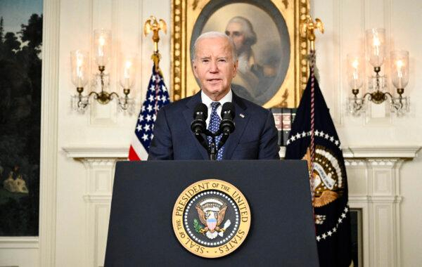 El presidente Joe Biden habla sobre el informe del abogado especial Robert Hur en la Sala de Recepciones Diplomáticas de la Casa Blanca, el 8 de febrero de 2024. (Mandel Ngan/AFP vía Getty Images)