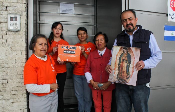 Miembros de las plataformas Actívate y Solidart hacen entrega simbólica de firmas frente a la embajada de Nicaragua en México, en Ciudad de México, el 3 de febrero de 2024. (Cortesía: Actívate)