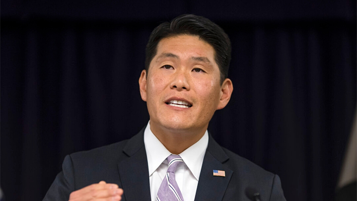 El fiscal federal Robert Hur habla en una conferencia de prensa en la oficina del fiscal federal, en Baltimore, Maryland, el 19 de septiembre de 2018. (Zach Gibson/Getty Images)