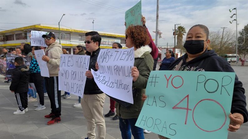Trabajadores de maquiladoras protestan el 10 de febrero de 2024, en Ciudad Juárez, en el estado de Chihuahua (México). EFE/ Luis Torres