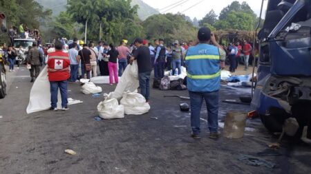 Al menos 18 muertos en choque entre dos autobuses en el occidente de Honduras