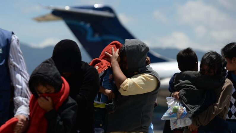 Washington ha estado alertando de que migrantes cubanos y haitianos usan los vuelos chárter hacia Nicaragua para emprender un viaje por tierra hasta la frontera de México con Estados Unidos. Imagen de archivo. EFE/Esteban Biba