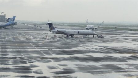 Aeropuerto de Ciudad de México cancela 22 vuelos por ceniza del volcán Popocatépetl