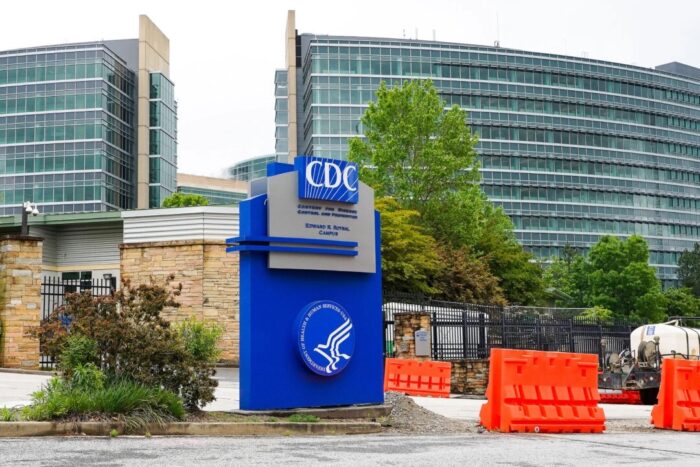 CDC investigan trastorno del sistema nervioso en personas vacunadas recientemente