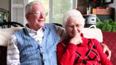 Abuelitos de 99 y 100 años revelan el secreto de sus 75 años de matrimonio: “Manténganse cerca de Dios”