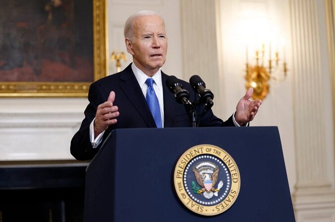 El presidente Joe Biden habla en el Comedor de Estado de la Casa Blanca, el 13 de febrero de 2024. (Anna Moneymaker/Getty Images)