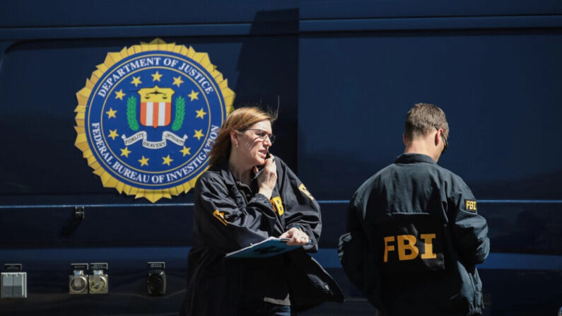 Agentes del FBI investigan un caso en Sunset Valley, Texas, el 20 de marzo de 2018. (Scott Olson/Getty Images)