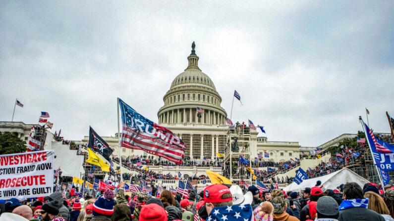Partidarios del presidente Trump protestan en el Capitolio de Estados Unidos, en Washington, el 6 de enero de 2021. (Jose Luis Magana/AP Photo)