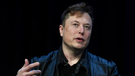 Musk trata de retener su personal de IA en Tesla en medio de guerra por talentos con OpenAI